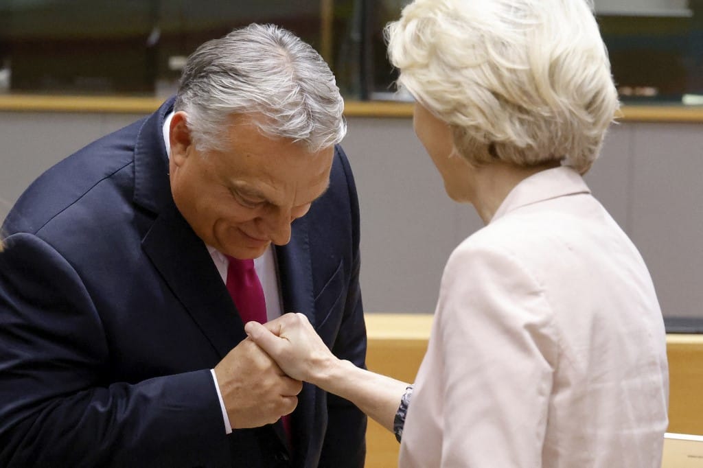 Le Monde-vendégkommentár: Az EU-nak rá kell vennie Orbánt, hogy tartsa be a vállalt kötelezettségeket