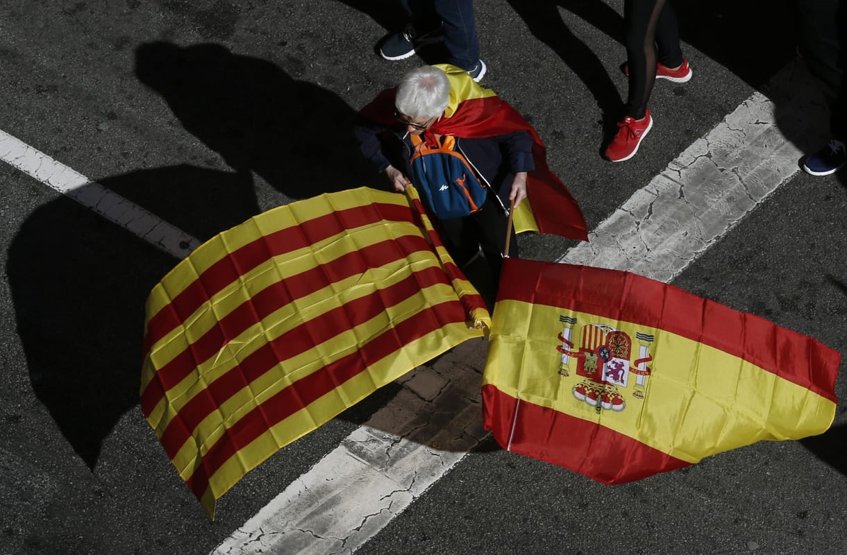 Megkezdte a spanyol kormány a katalán kormányzati feladatok átvételét