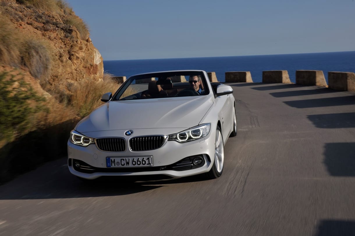 Mostantól tető nélkül is hódít a BMW 4-es sorozata