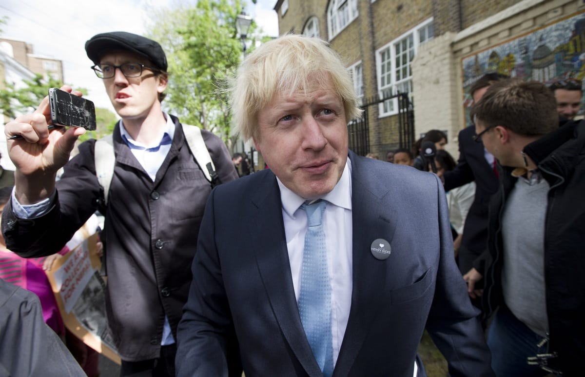 Boris Johnson jóshoz ment a választások miatt, de csúnyán beégett – videó