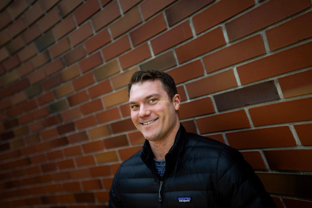Magyarország amerikai szemmel, nyelvtörőktől történelmi traumákig – Willie Gevertz a Fülkében