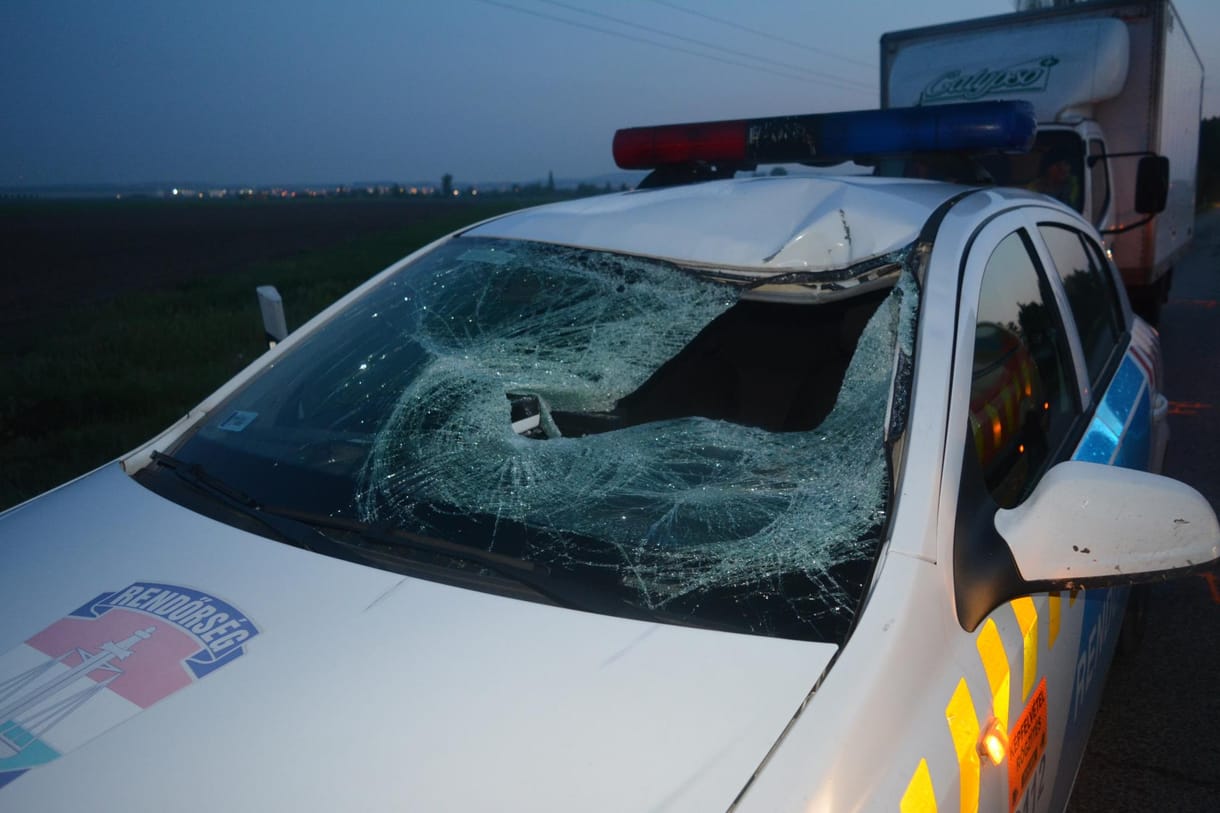 Ez a rendőrautó gázolt halálra egy embert - fotók
