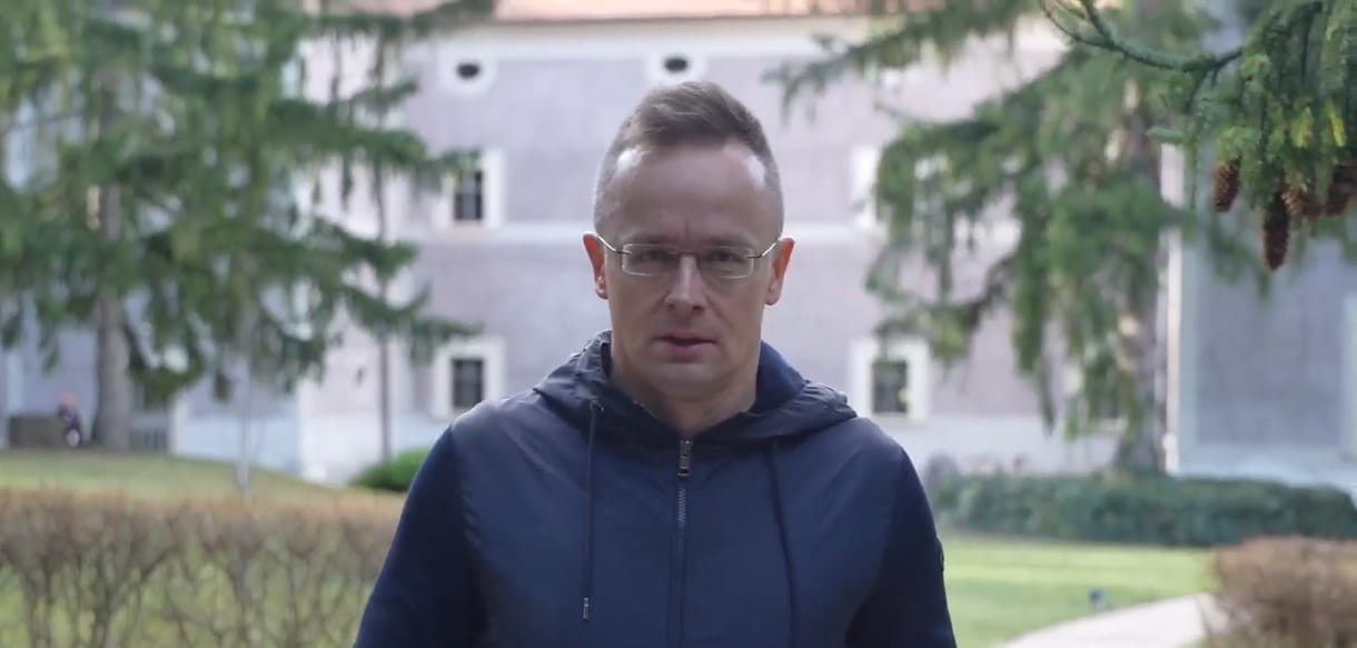 Elárulta Szijjártó, mikorra végezhetnek a paksi cölöpverők