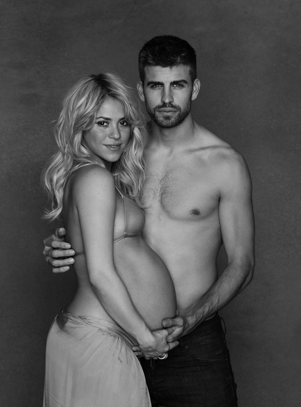 Fotó: Shakira megmutatta hatalmas hasát