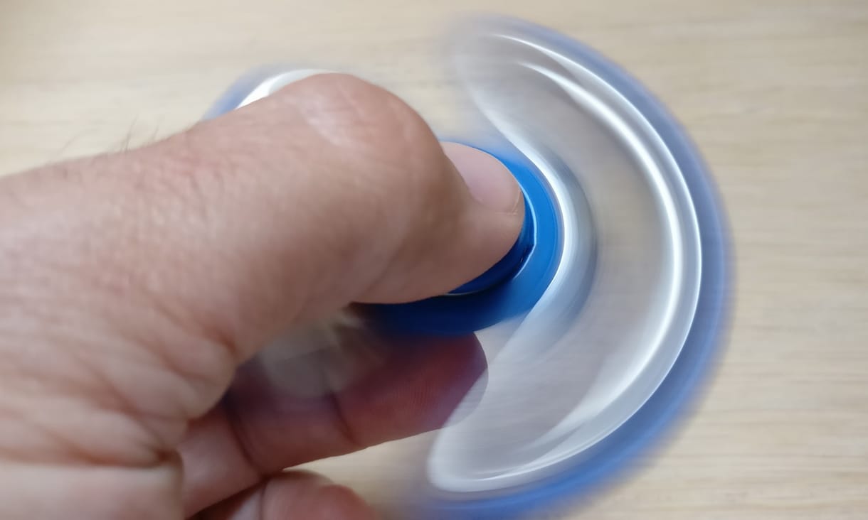 Tudja, mi az a fidget spinner? Nem? Pedig hamarosan ön is meg fog őrülni érte