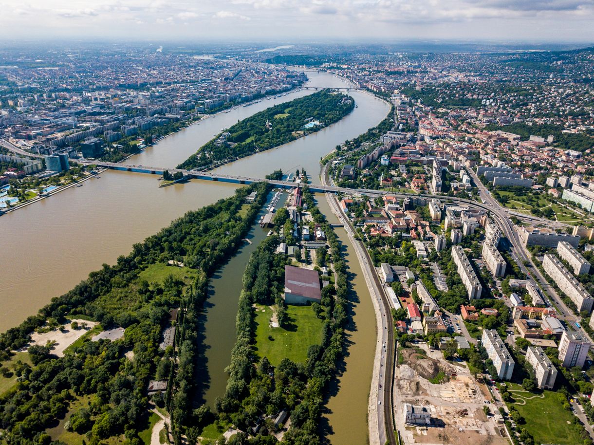 Sportakadémiát és árvízi védművet akar a kormány a Hajógyári-szigetre