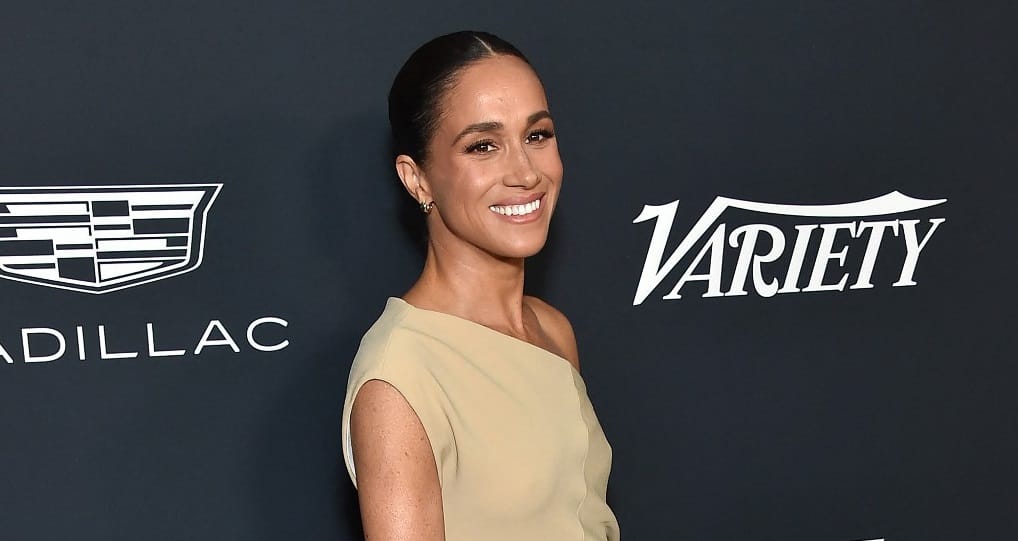 Meghan Markle-t ki kellett tessékelni a kamerák elől – videó