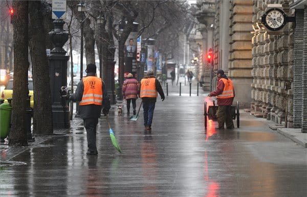Galéria: ónos esőben csúszkál az ország, elzárt település már nincs