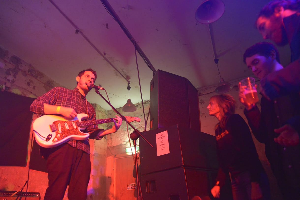 A Black Lips és a Wavves szerelemgyereke, a kaliforniai garázsrock kulcszenekara koncertezik Budapesten