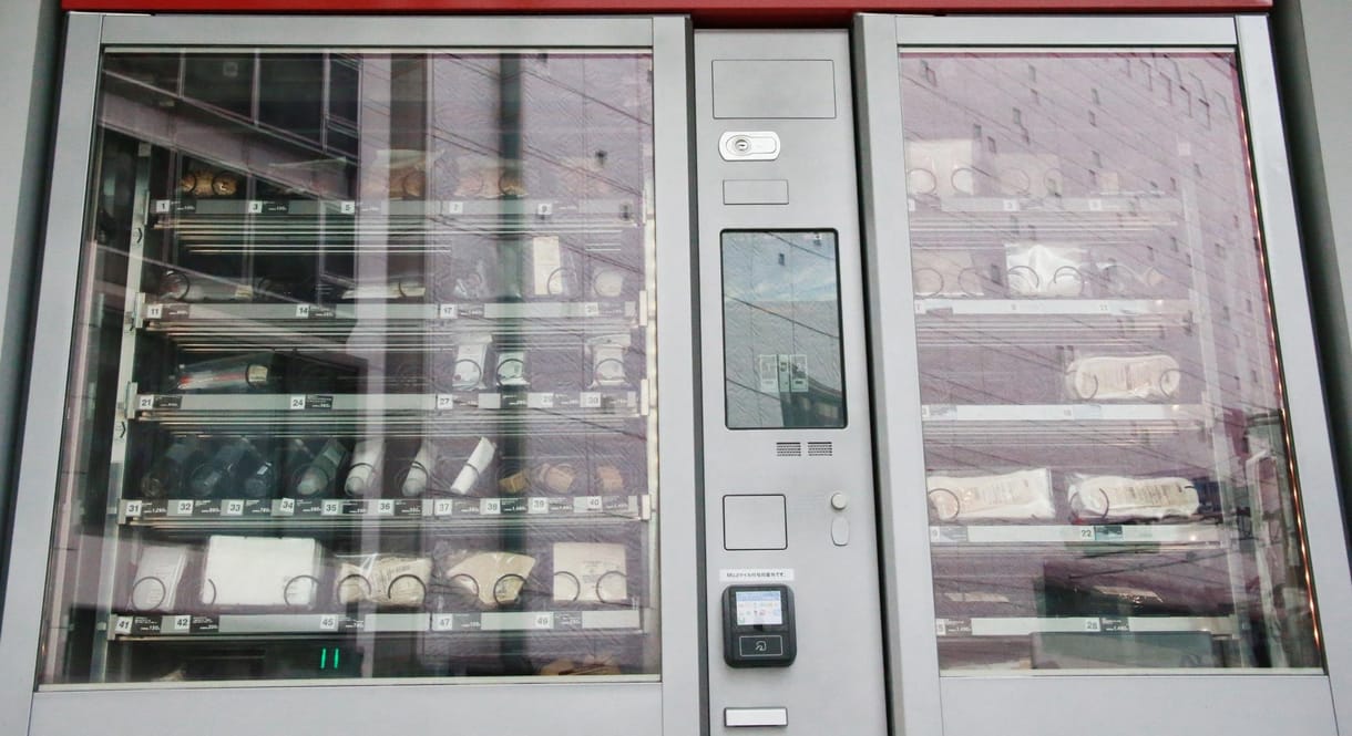 Annyira rákaptak a japánok a medvehúsra, hogy már automatából is árulják