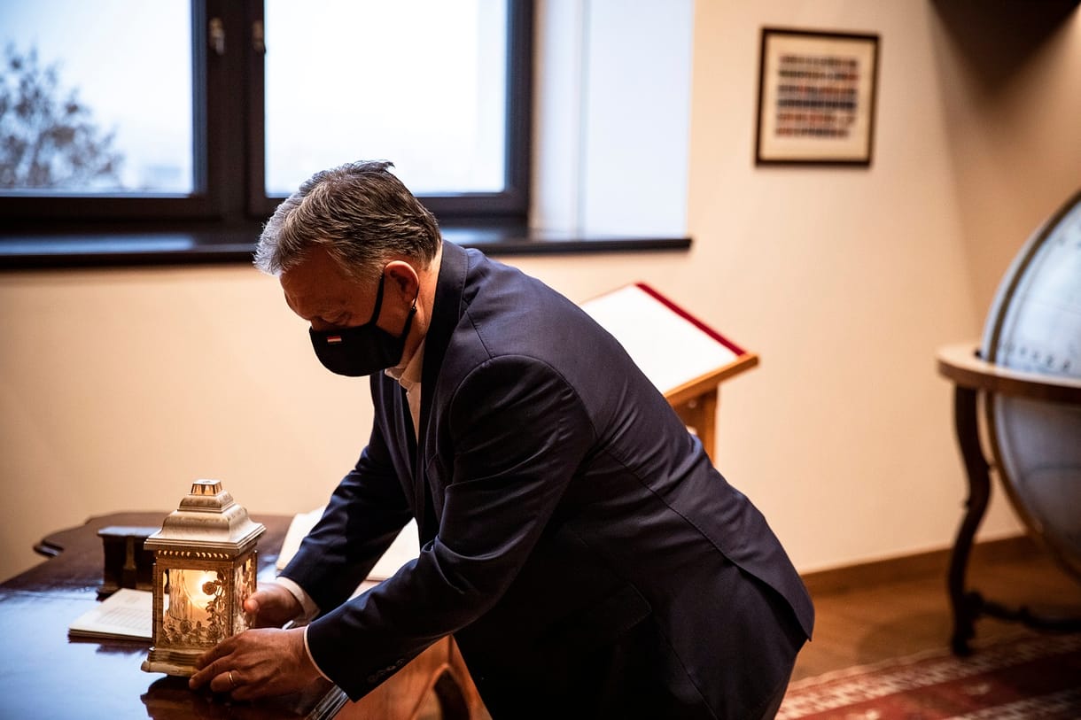 Orbán már nagyon ígéri, hogy hamarosan bejelent valamit