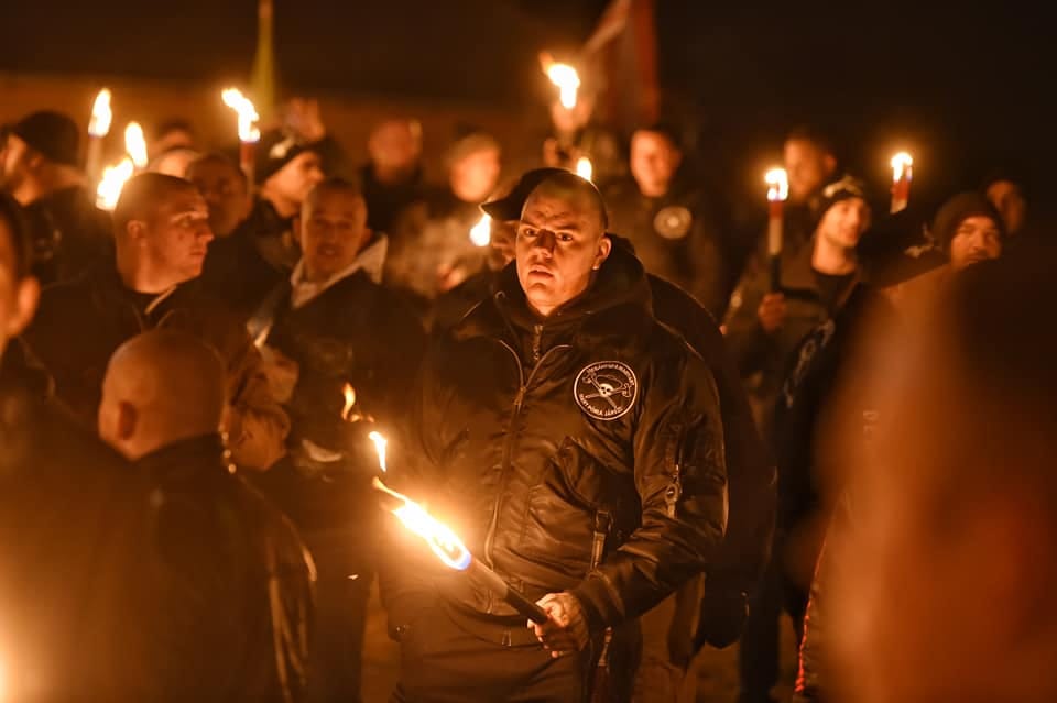 Száz roma és rohamrendőrök várták a szélsőjobboldali tüntetőket Sályon
