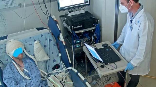 Gondolatolvasó chipet ültettek egy beteg agyába, a számítógép beszélt helyette