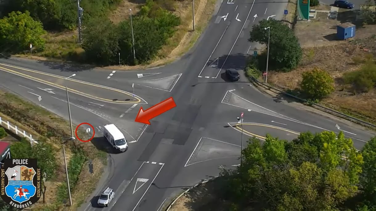 Drónról figyeltek a karcagi rendőrök, négy szabálytalan autóst is kivettek a forgalomból