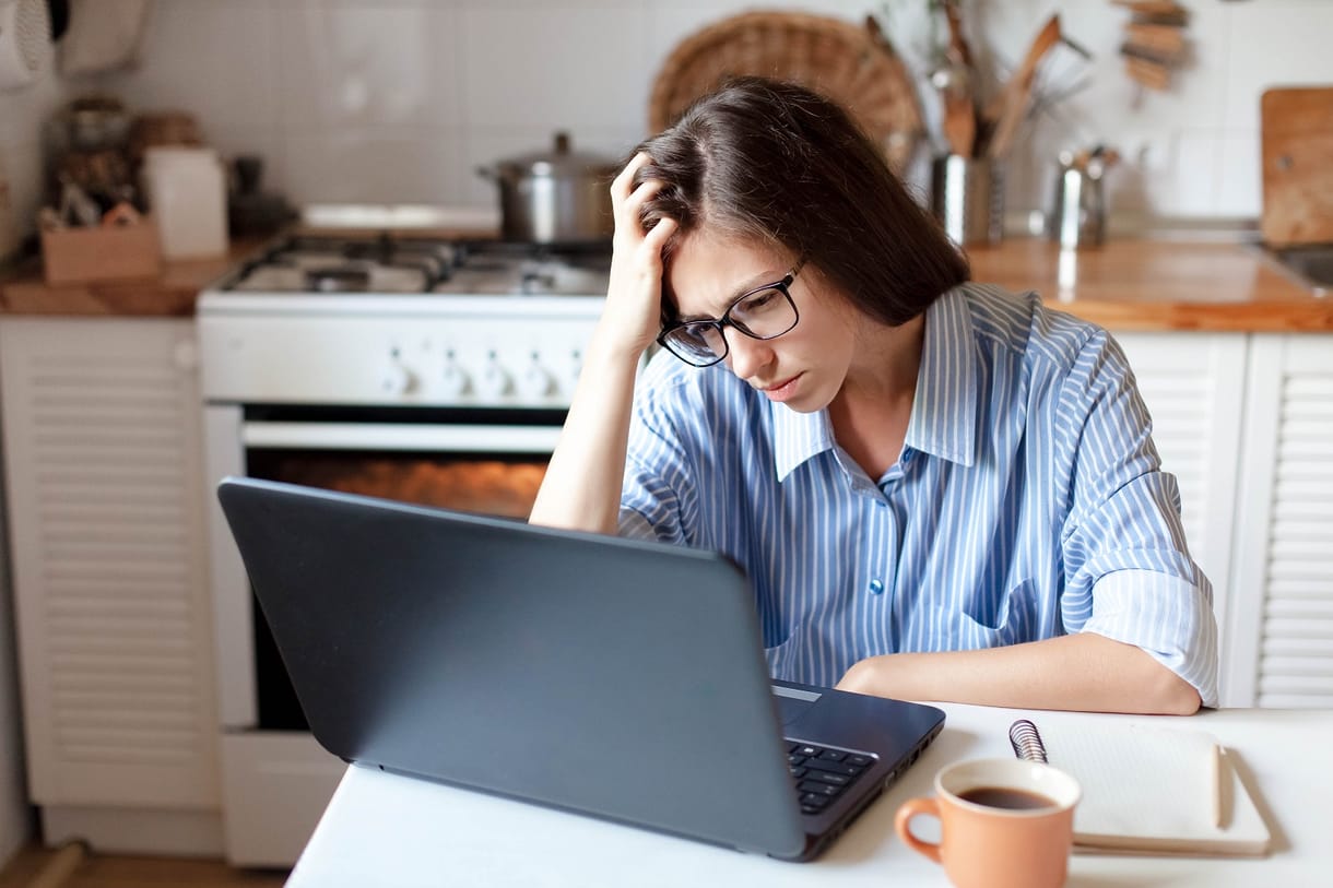 5 jel, amiből felismerhetjük a depressziós kollégát