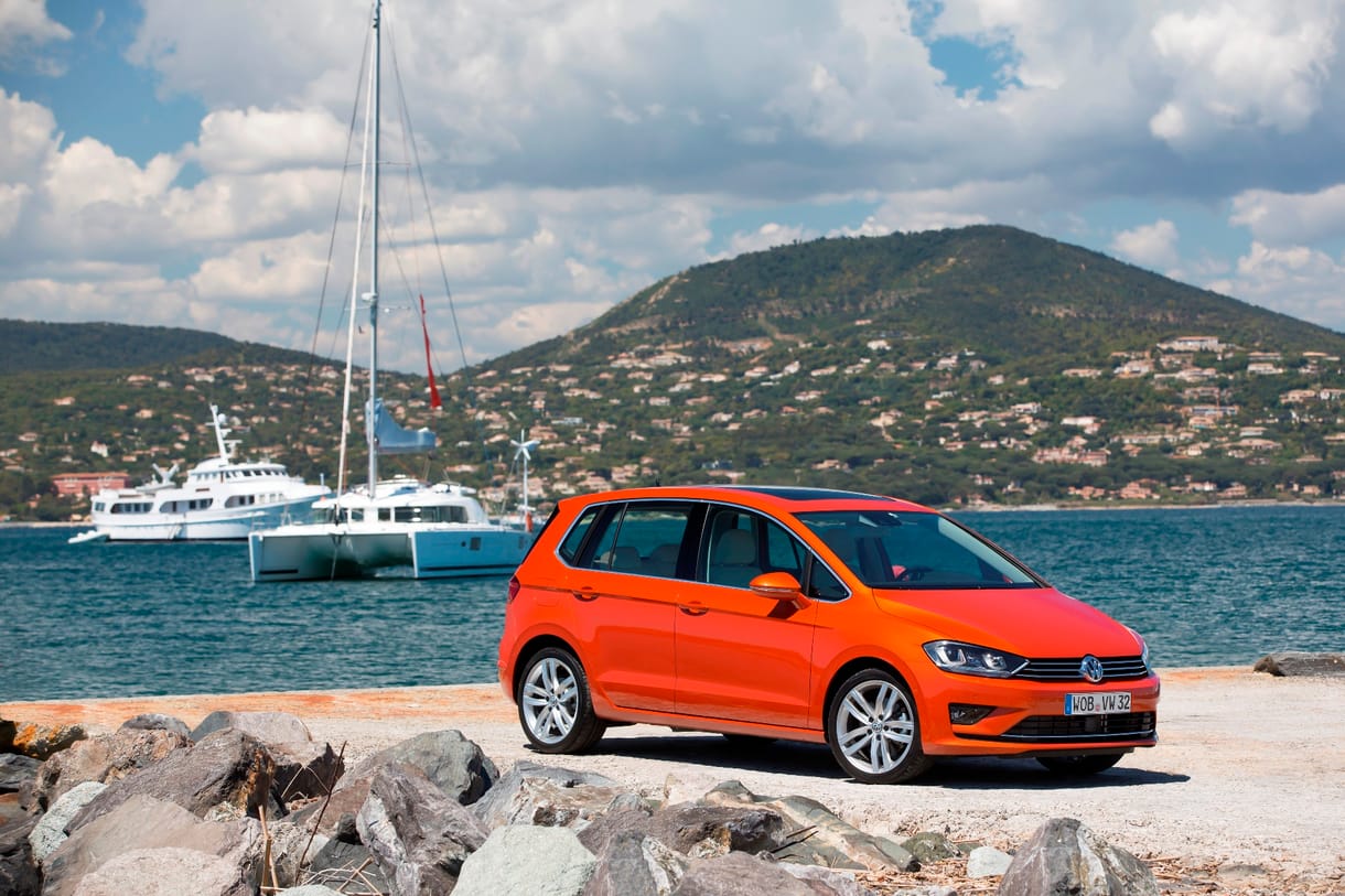 A VW Golf a legnépszerűbb, de a teljes autópiac dagad Európában