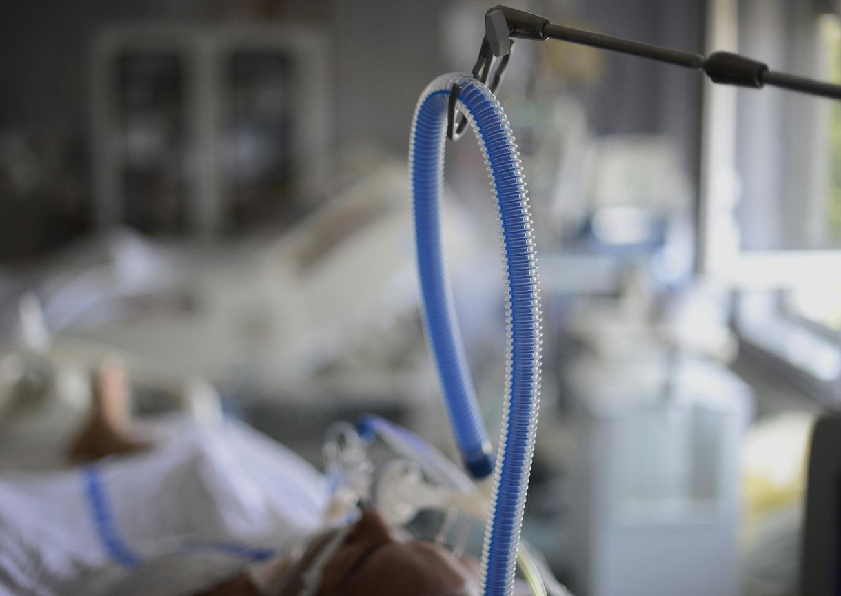 Lélegeztetőgépek: cikkünk nyomán menesztik az OTT-ONE felügyelőbizottsági tagját