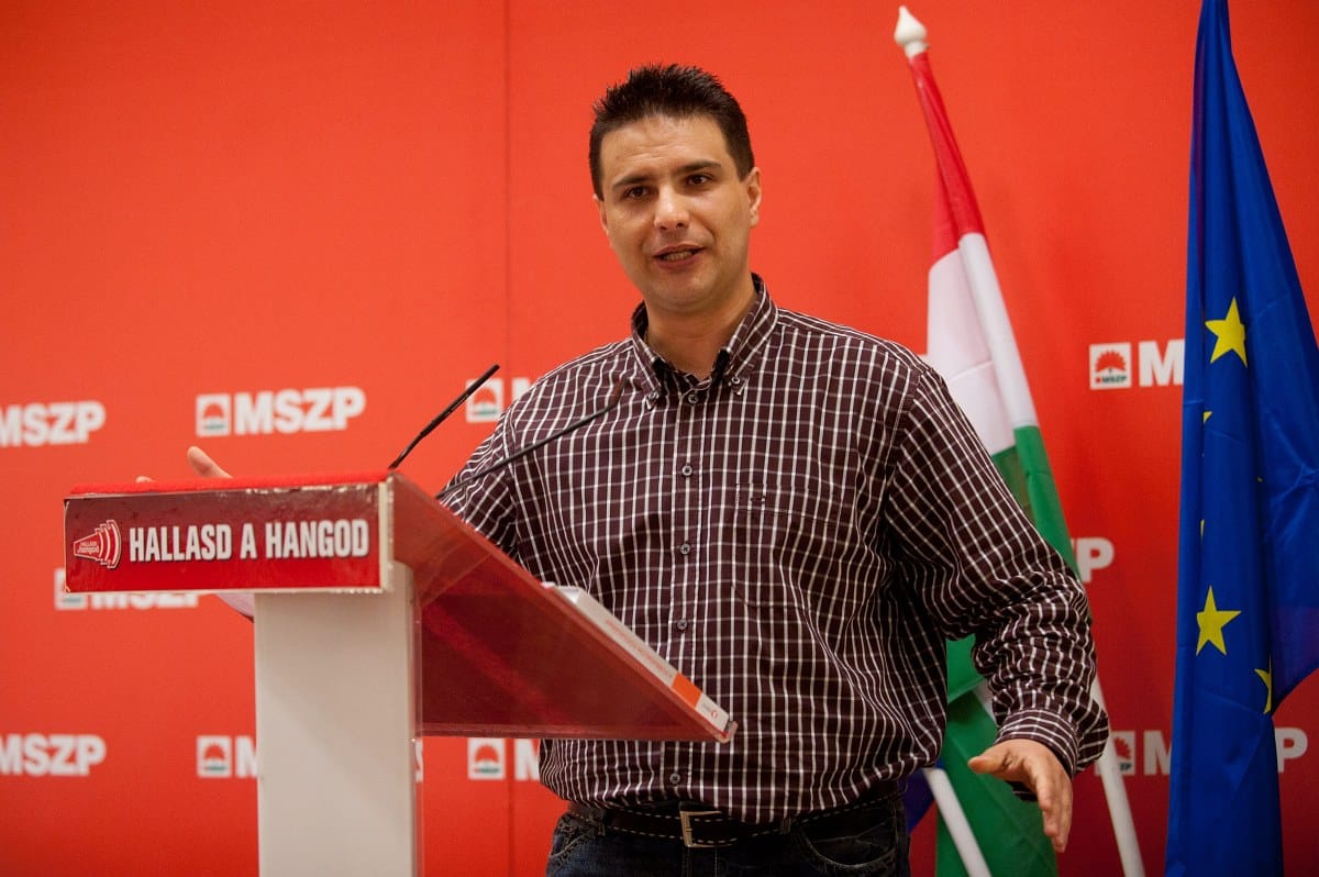 Összecsődítené híveit az interneten az MSZP