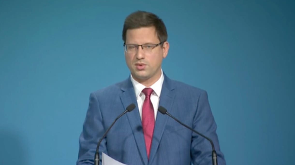Nem árulta el Gulyás, hogy tesztelték-e a Fidesz-frakciót Becsó Zsolt fertőzöttsége miatt