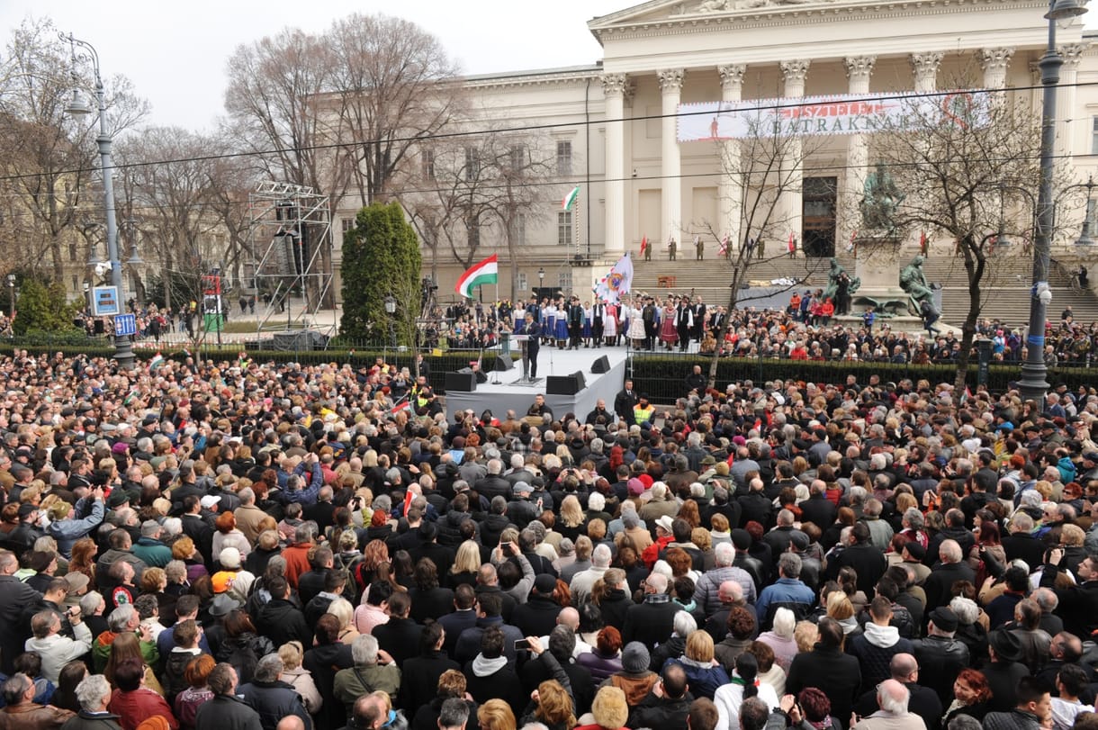 A Fidesz hallotta a fütyülést, de csak Soros Györgyöt látta