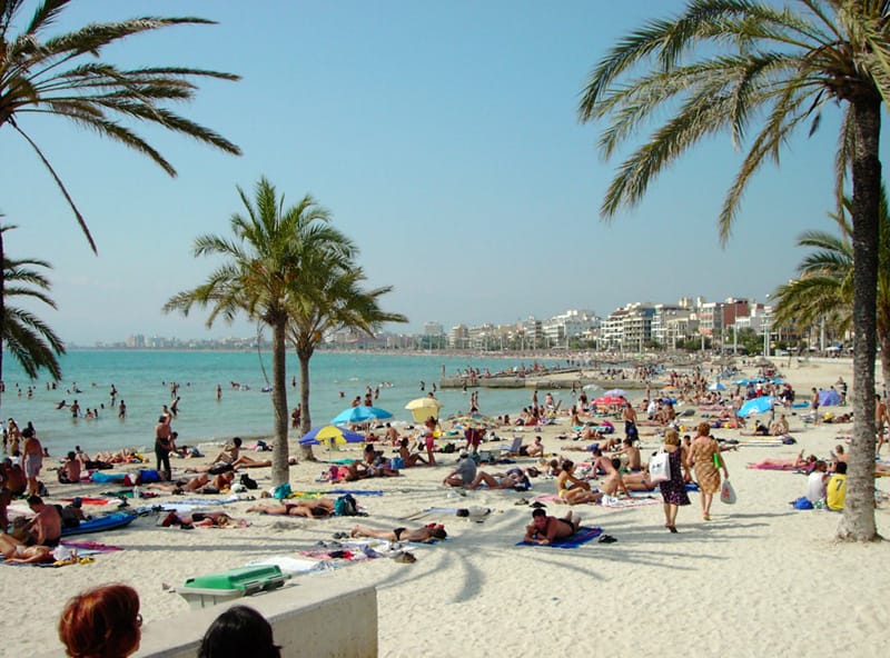 Mallorcán bulizó diákok tömegesen kapták el a koronavírust