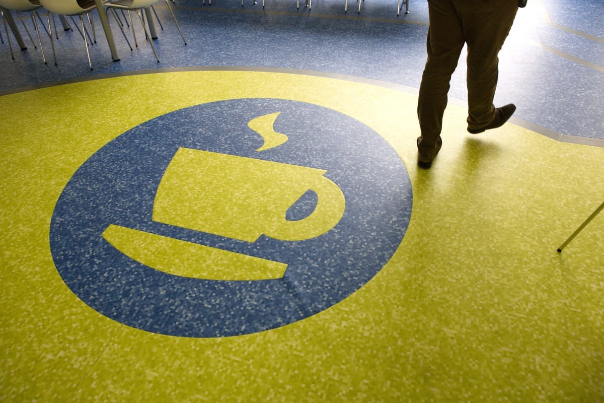 Nem sajnálja a pénzt a kormány a multiktól: 10 milliót ad 1 munkahelyre