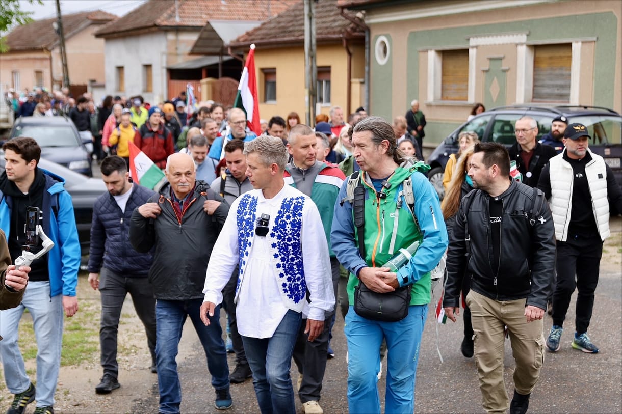Magyar Péter a határon túli magyarok után a hatalom felé menetel – Deutsche Welle-kommentár