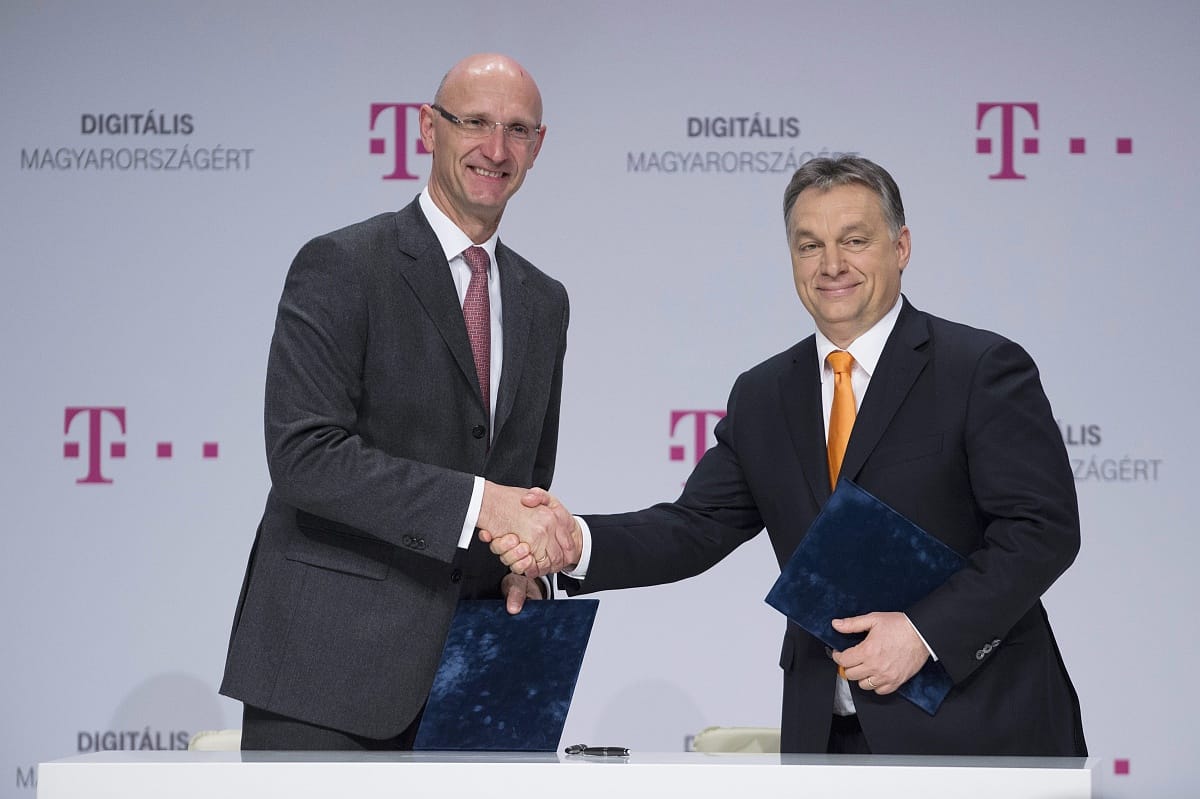 Amikor partnerként borult egymás nyakába a Telekom és a kormány