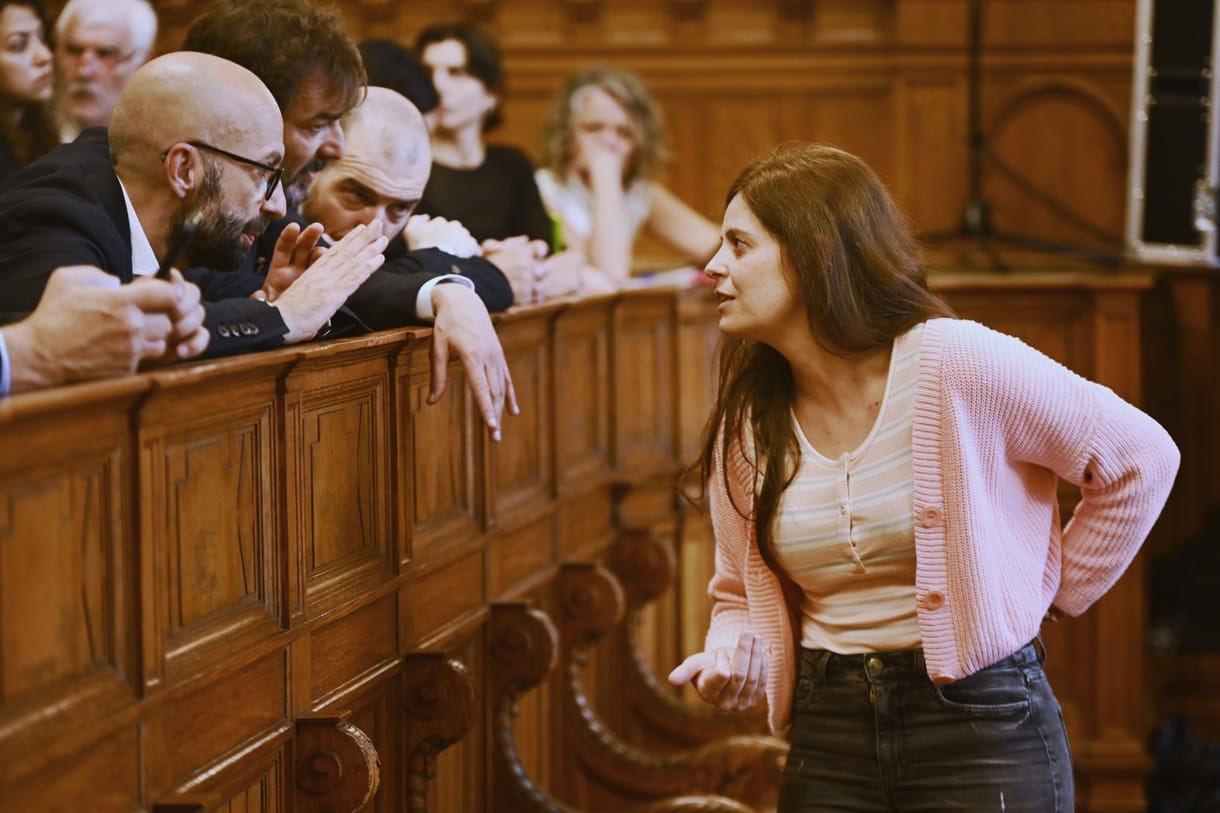 Bilincsek nélkül érkezett meg a bíróságra Ilaria Salis – képek