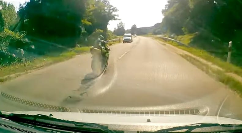 „Ez normális volt?” – csak ennyit tudott kérdezni egy autós, aki mellett elszáguldott egy motoros Gödöllőnél