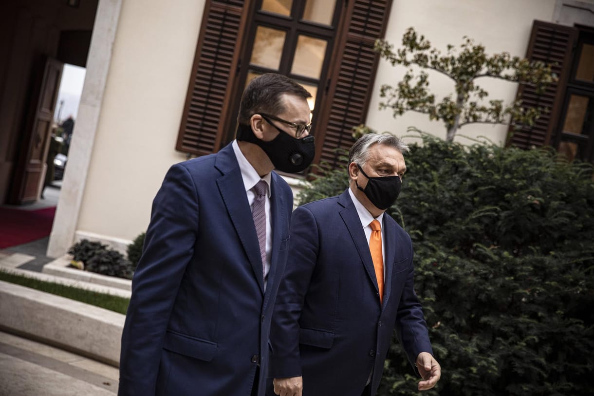 A lengyel kormány már nem akar vétózni, Orbán egyedül maradt az EU ellen
