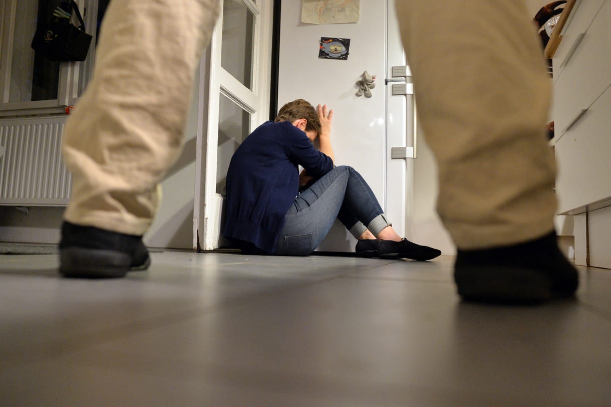 A bántalmazó apa azt veszi el a gyerektől, amire szüksége van: egy biztonságot nyújtó anyát