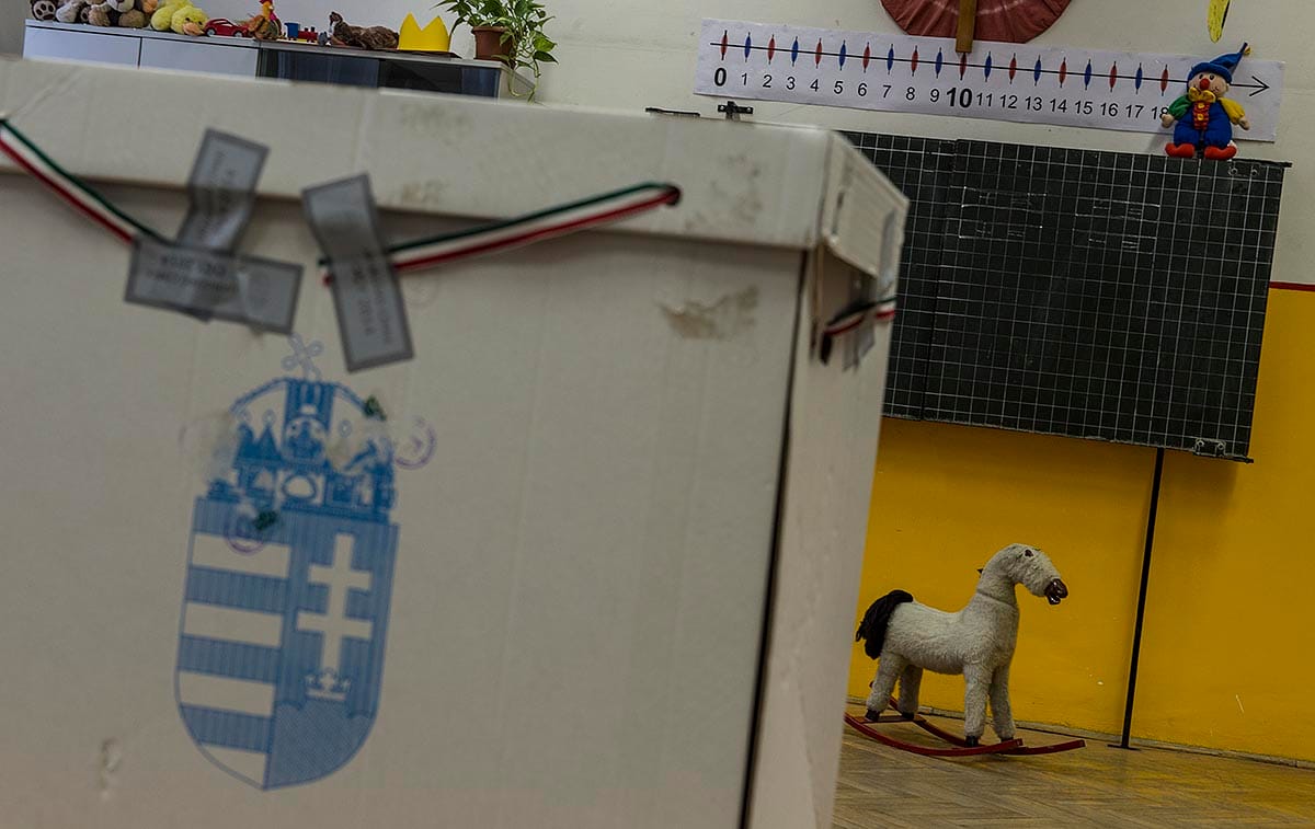 Jönnek az új minipártok, párnál nem tudni, szimplán bolondok-e, vagy minket néznek annak