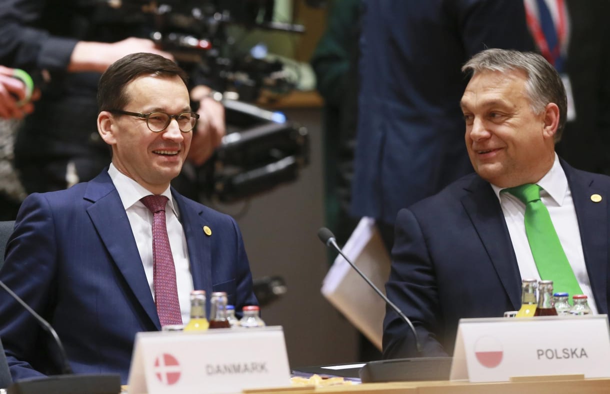 Az új lengyel kormányfő Orbán Viktorral indítja az újévet