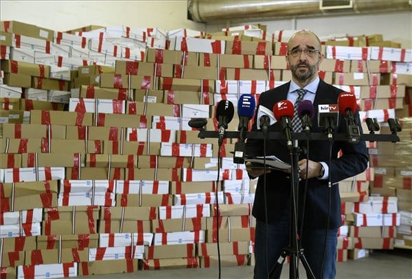 2,35 millióan konzultáltak a kormánnyal