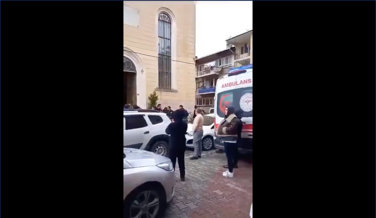 Maszkos ismeretlenek támadtak a hívekre egy katolikus templomban Isztambulban, egy ember meghalt