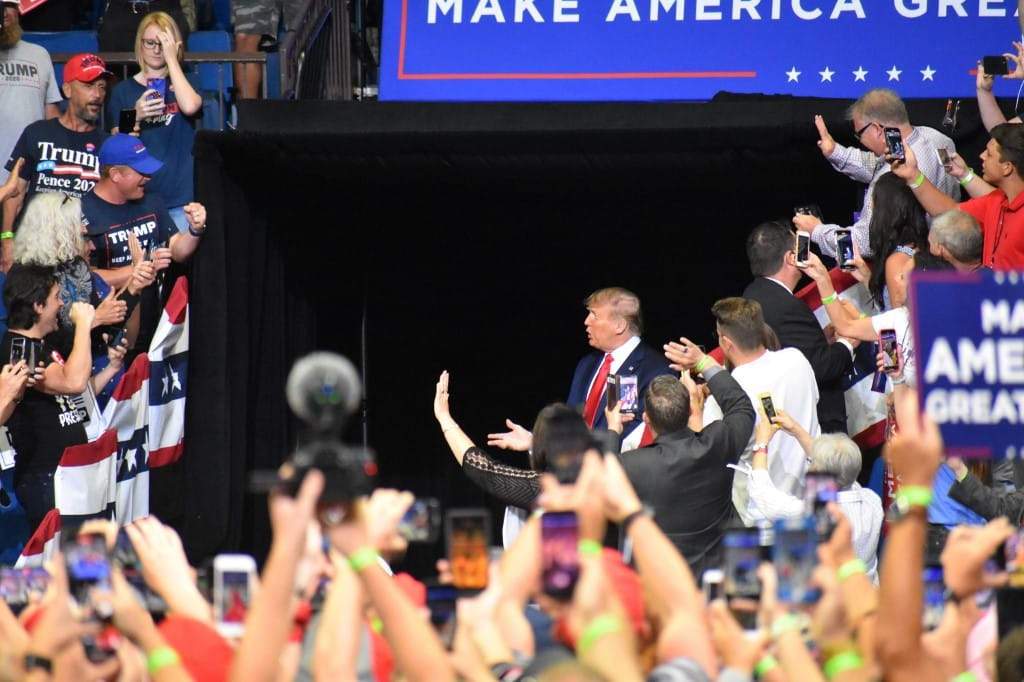 Trump rákapcsolt a választási kampányra