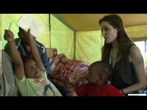Videó: Angelina Jolie a líbiai menekülteknél járt 