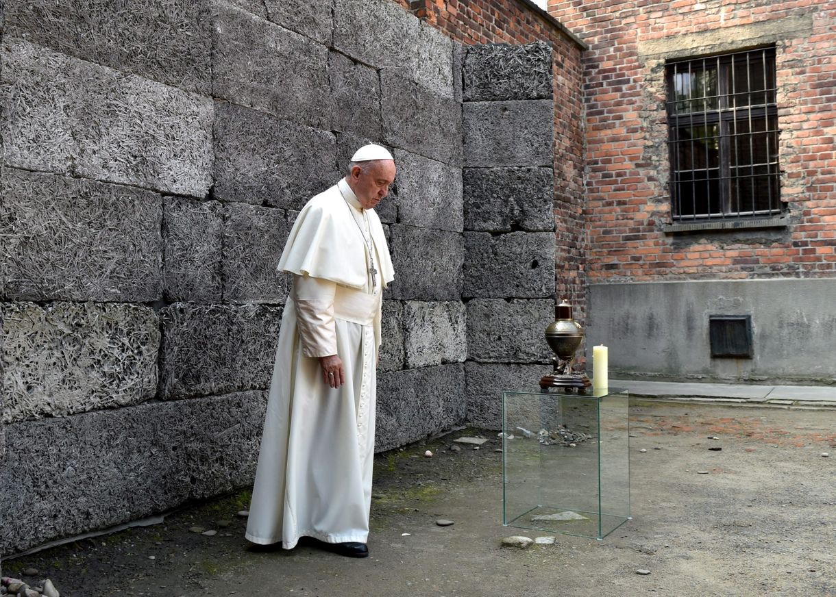 A luxus városában is szegényekkel találkozott a pápa