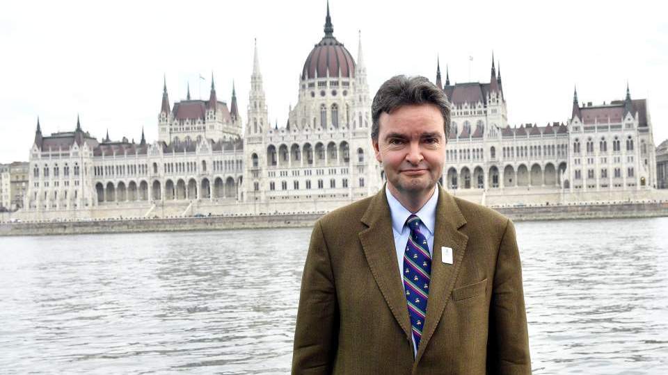 Habsburg Györgyöt Párizsból Madridba dobja át nagykövetnek Szijjártó Péter