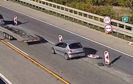 Alig fél óra után letarolta egy autós az M0-son kirakott terelést – videó