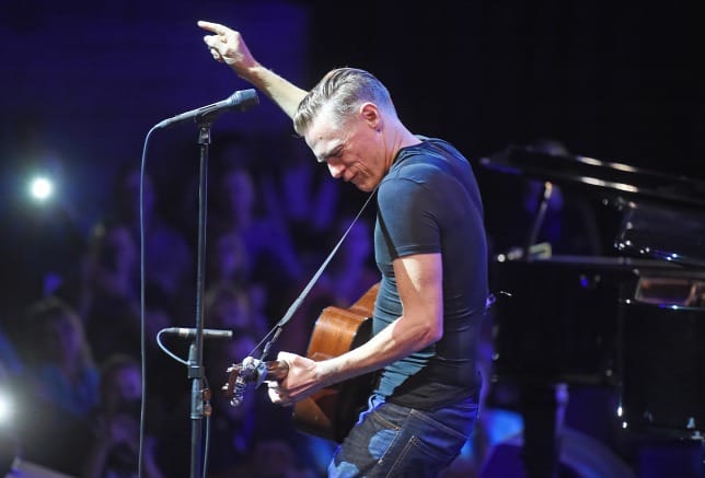 Telex: Bryan Adams lehetett a Mészáros Csoport karácsonyi bulijának sztárvendége