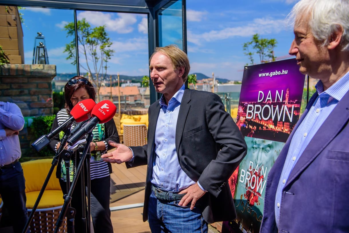 Budapesten van a Da Vinci kód szerzője