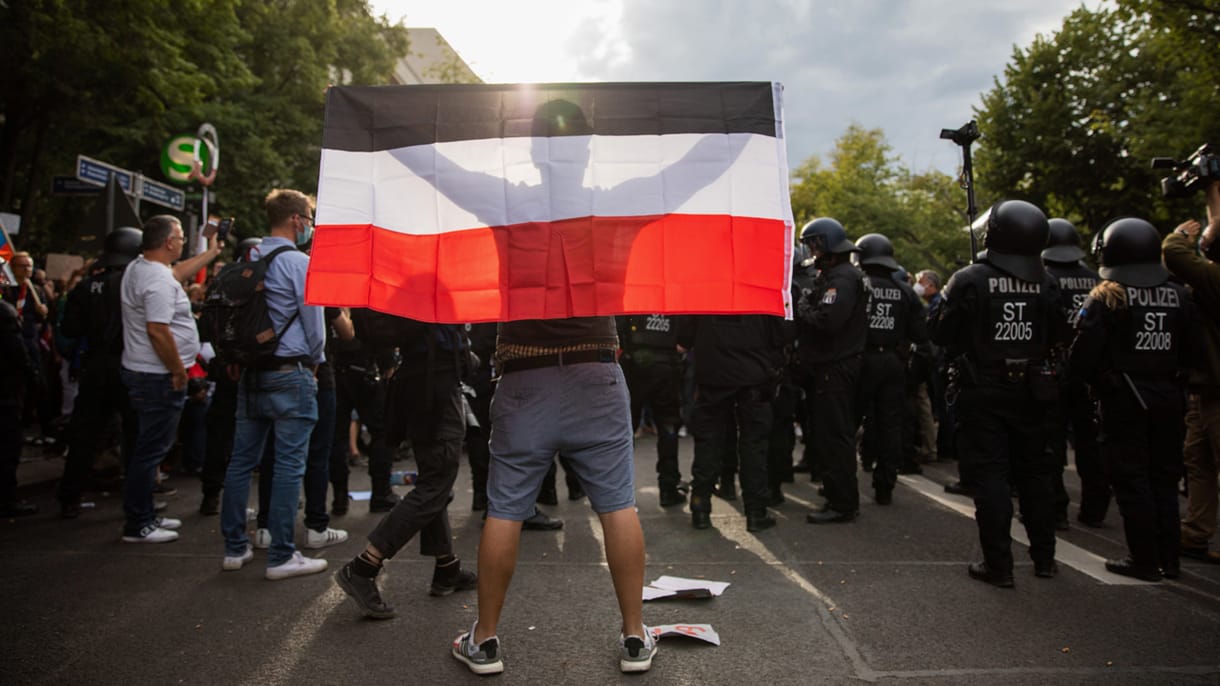 Betiltottak a szélsőjobb által is használt volt birodalmi lobogót Bajorországban