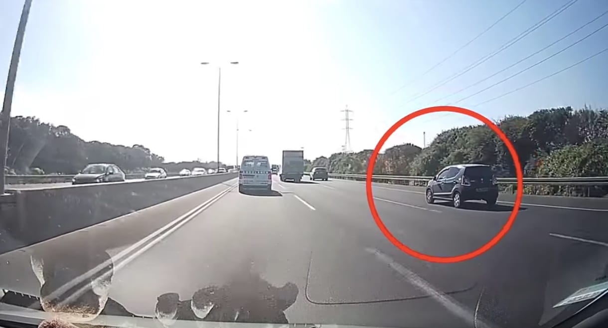 Mentő elé akart bevágni a vadul előző suzukis, de elszámította magát – videó