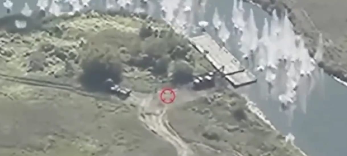Ukrán parancsnok: Kijev amerikai siklóbombákat vetett be a Kurszki területen