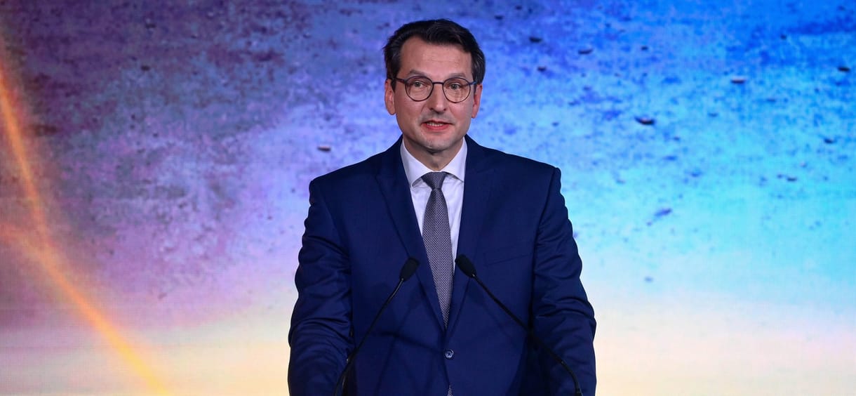 Mi át tudnánk térni az elektromos autókra, kérdés, a vevők készen állnak-e – interjú a BMW igazgatótanácsának tagjával