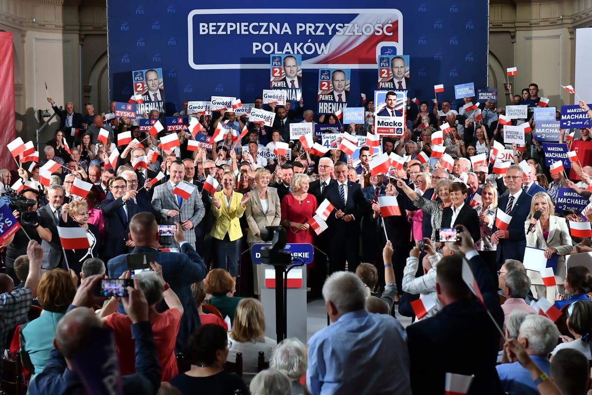 Financial Times: Megerősödhet az európai illiberális tábor a lengyel és szlovák választások után