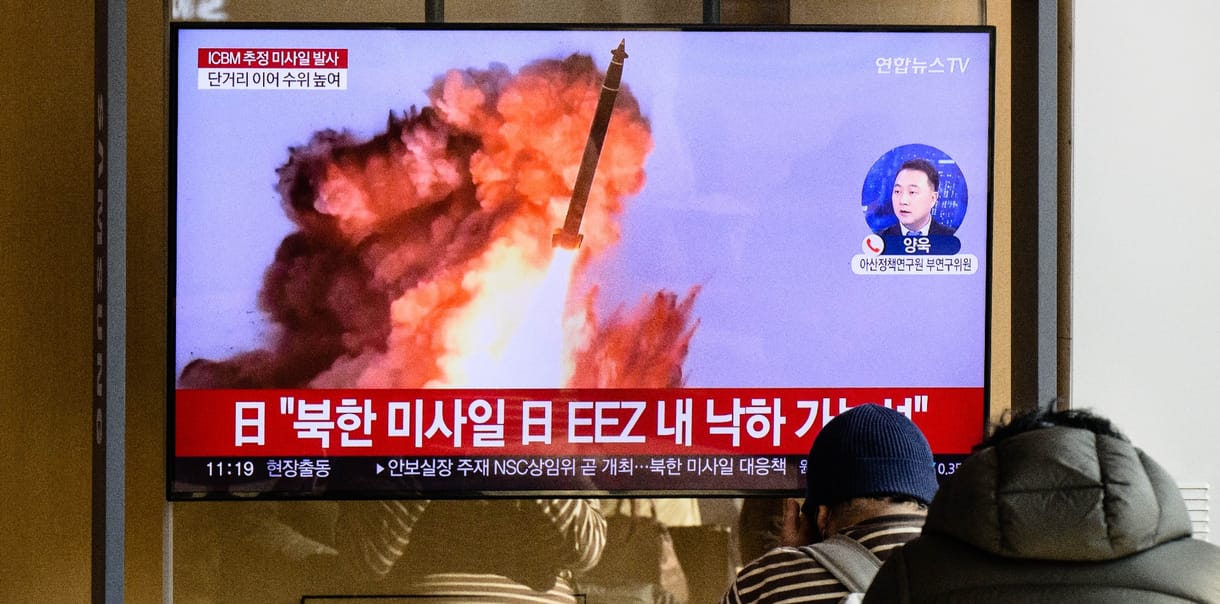 Észak-Korea fenyegetőzik és közben két újabb rakétát lőtt a Csendes-óceánba