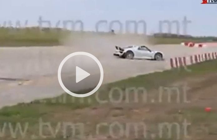 Nézők közé csapódott egy Porsche 918 Máltán - videó